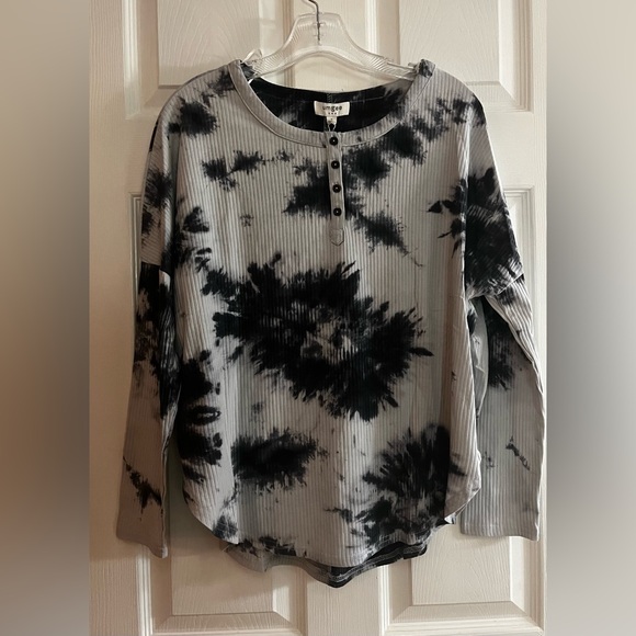Umgee Black snd Gray Tie-Dye Long Sleeve Top NWT Size S - Picture 2 of 5